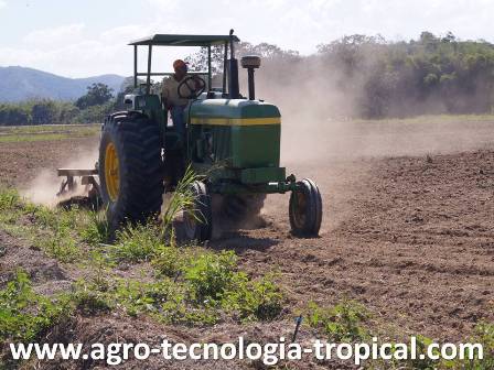 El tractor es una maquinaria que debe ser analizada al realizar el primer cultivo